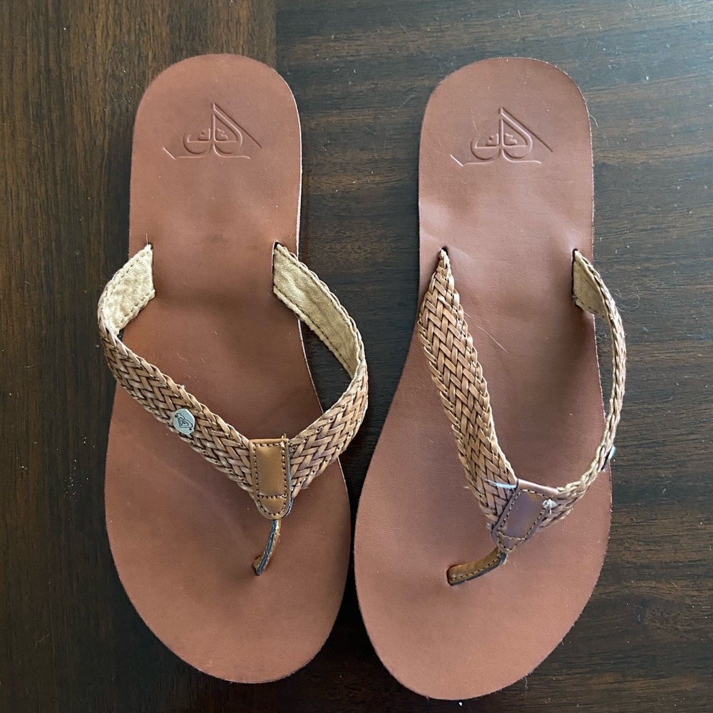 Never Worn Roxy Faux Leather Flip Flops